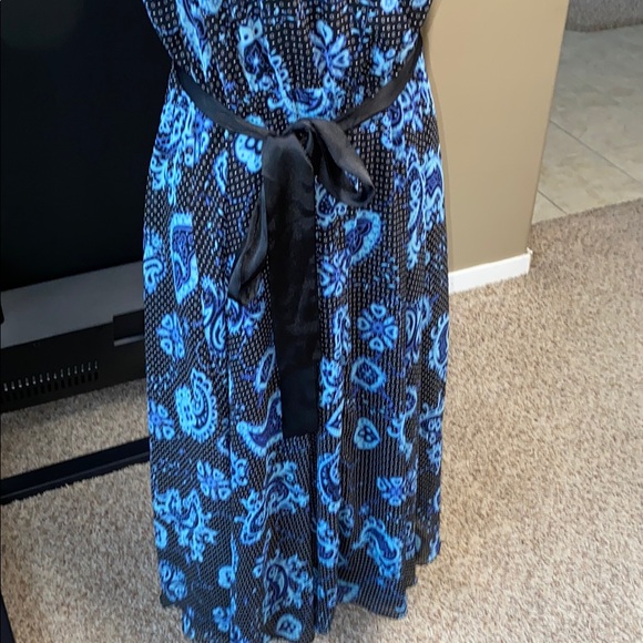 Blue Patterned Dress - Picture 3 of 9